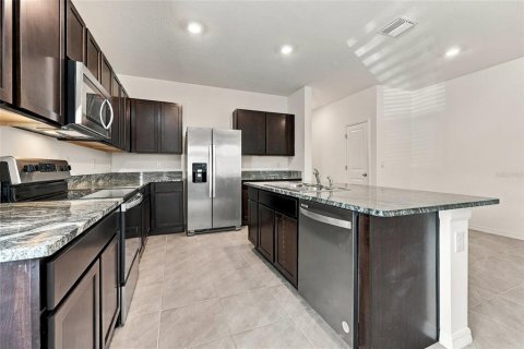 Touwnhouse à vendre à Newberry, Floride: 3 chambres, 165.83 m2 № 2436796 - photo 4