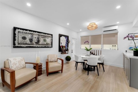 Condominio en venta en Miami Beach, Florida, 1 dormitorio, 69.68 m2 № 1946756 - foto 5