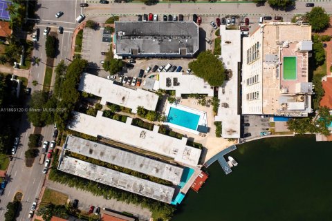 Condominio en venta en Miami Beach, Florida, 1 dormitorio, 69.68 m2 № 1946756 - foto 19