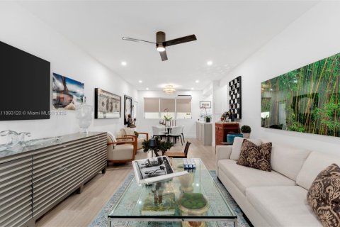Condominio en venta en Miami Beach, Florida, 1 dormitorio, 69.68 m2 № 1946756 - foto 4