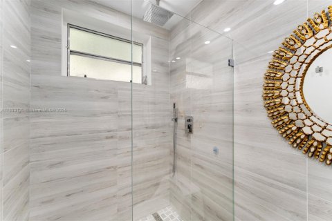 Condominio en venta en Miami Beach, Florida, 1 dormitorio, 69.68 m2 № 1946756 - foto 15