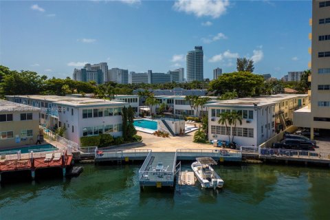 Condominio en venta en Miami Beach, Florida, 1 dormitorio, 69.68 m2 № 1946756 - foto 22