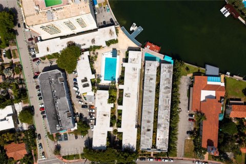 Condominio en venta en Miami Beach, Florida, 1 dormitorio, 69.68 m2 № 1946756 - foto 18