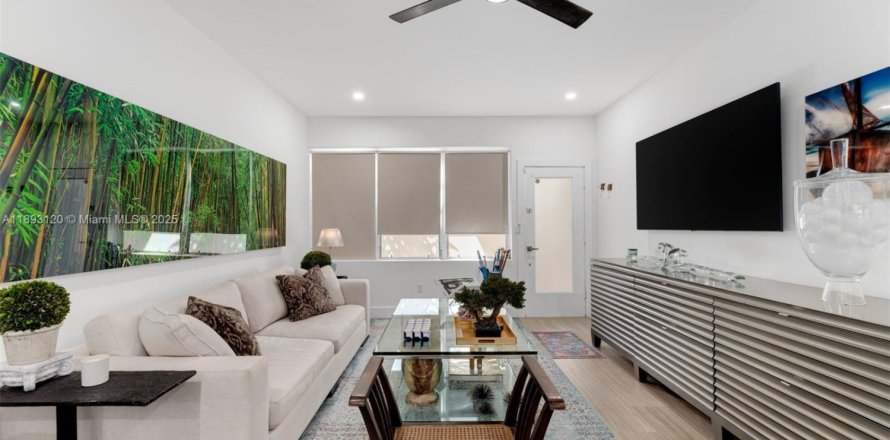 Condominio en Miami Beach, Florida, 1 dormitorio  № 1946756