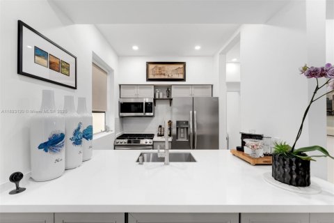 Condominio en venta en Miami Beach, Florida, 1 dormitorio, 69.68 m2 № 1946756 - foto 9