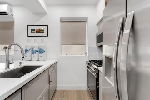 Condominio en venta en Miami Beach, Florida, 1 dormitorio, 69.68 m2 № 1946756 - foto 10