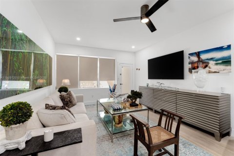 Condominio en venta en Miami Beach, Florida, 1 dormitorio, 69.68 m2 № 1946756 - foto 3