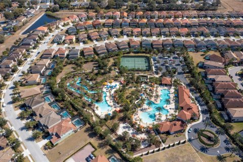 Casa en venta en Davenport, Florida, 7 dormitorios, 285.3 m2 № 1773837 - foto 8