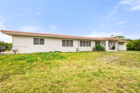 House in Miami Gardens, Florida 5 bedrooms, 294.31 sq.m. № 2183892 - photo 29