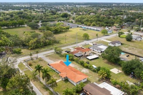 House in Miami Gardens, Florida 5 bedrooms, 294.31 sq.m. № 2183892 - photo 16