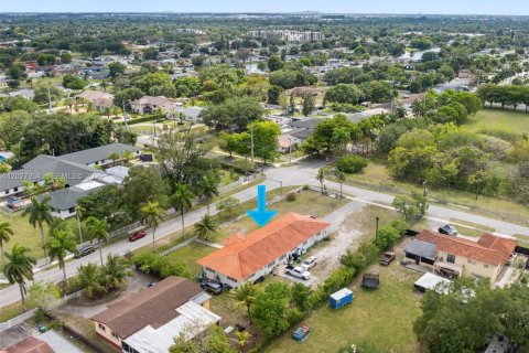 House in Miami Gardens, Florida 5 bedrooms, 294.31 sq.m. № 2183892 - photo 13