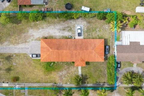 House in Miami Gardens, Florida 5 bedrooms, 294.31 sq.m. № 2183892 - photo 19