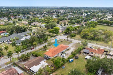 House in Miami Gardens, Florida 5 bedrooms, 294.31 sq.m. № 2183892 - photo 14