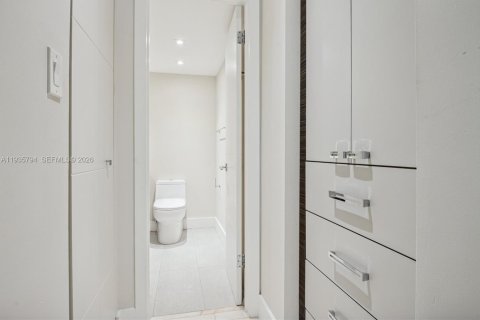 Condominio en venta en Miami Beach, Florida, 2 dormitorios, 88.16 m2 № 1993991 - foto 9