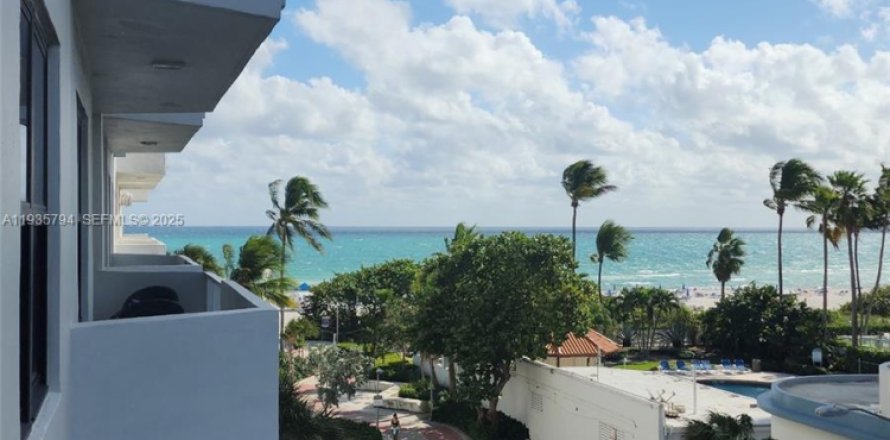 Condo in Miami Beach, Florida, 2 bedrooms № 1993991