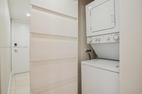 Condominio en venta en Miami Beach, Florida, 2 dormitorios, 88.16 m2 № 1993991 - foto 13