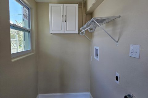 Casa en alquiler en Hudson, Florida, 4 dormitorios, 135.82 m2 № 1885130 - foto 12