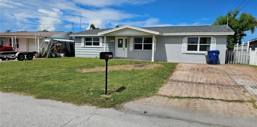 Casa en Hudson, Florida 4 dormitorios, 135.82 m2 № 1885130