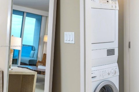 Снять в аренду кондоминиум в Майами-Бич, Флорида 1 спальня, 82.96м2, № 2035058 - фото 1