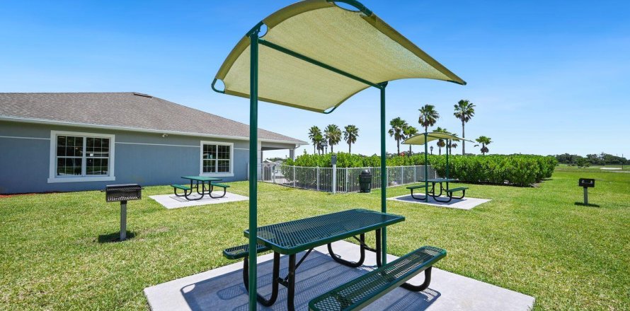 Casa en Fort Pierce, Florida 4 dormitorios, 233 m2 № 1074746