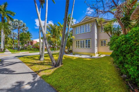 Propiedad comercial en venta en Hollywood, Florida № 1964856 - foto 6