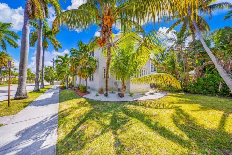 Propiedad comercial en venta en Hollywood, Florida № 1964856 - foto 7