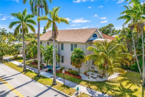 Propiedad comercial en venta en Hollywood, Florida № 1964856 - foto 2