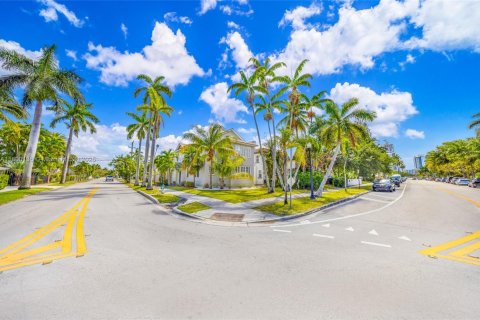 Propiedad comercial en venta en Hollywood, Florida № 1964856 - foto 8