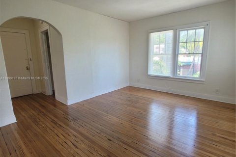 Propiedad comercial en venta en Hollywood, Florida № 1964856 - foto 24