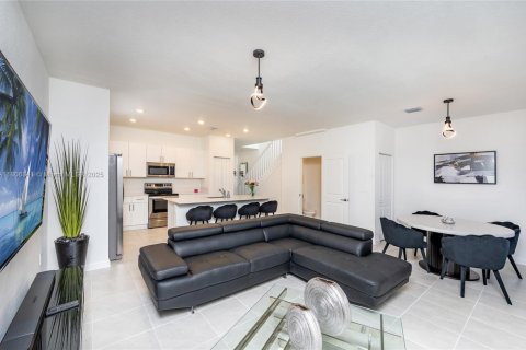 Townhouse in Homestead, Florida 3 bedrooms, 136.01 sq.m. № 1738988 - photo 17