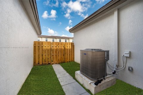 Townhouse in Homestead, Florida 3 bedrooms, 136.01 sq.m. № 1738988 - photo 9