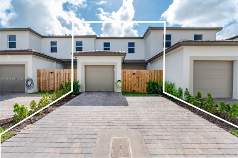 Townhouse in Homestead, Florida 3 bedrooms, 136.01 sq.m. № 1738988 - photo 11
