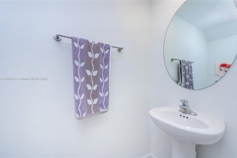 Townhouse in Homestead, Florida 3 bedrooms, 136.01 sq.m. № 1738988 - photo 15