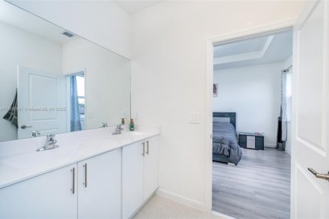 Townhouse in Homestead, Florida 3 bedrooms, 136.01 sq.m. № 1738988 - photo 27