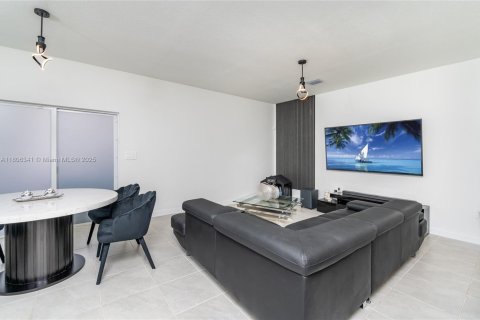 Townhouse in Homestead, Florida 3 bedrooms, 136.01 sq.m. № 1738988 - photo 12
