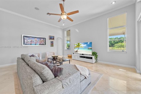 Villa ou maison à vendre à Weston, Floride: 5 chambres, 456.61 m2 № 1995169 - photo 17