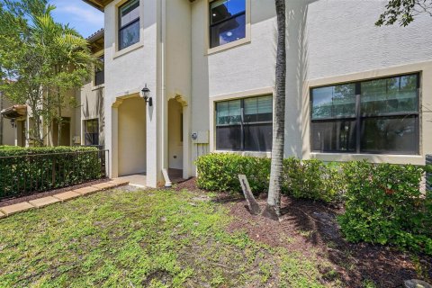 Touwnhouse à vendre à Sunrise, Floride: 4 chambres, 176.05 m2 № 2261868 - photo 2