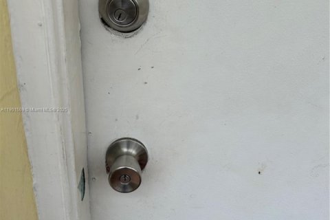 Снять в аренду квартиру в Майами-Бич, Флорида 1 спальня, 40.88м2, № 1951734 - фото 16