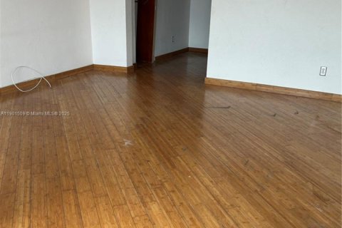 Снять в аренду квартиру в Майами-Бич, Флорида 1 спальня, 40.88м2, № 1951734 - фото 11