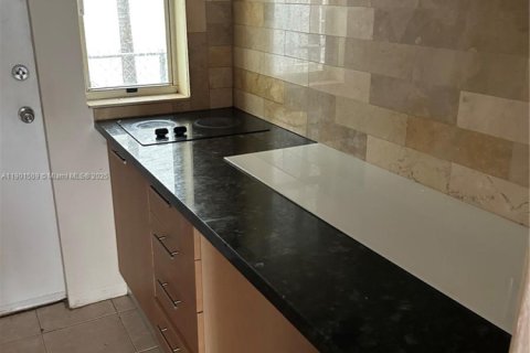 Снять в аренду квартиру в Майами-Бич, Флорида 1 спальня, 40.88м2, № 1951734 - фото 15