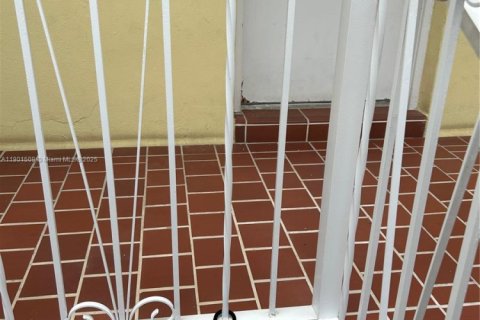 Снять в аренду квартиру в Майами-Бич, Флорида 1 спальня, 40.88м2, № 1951734 - фото 21