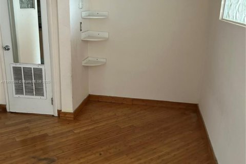 Снять в аренду квартиру в Майами-Бич, Флорида 1 спальня, 40.88м2, № 1951734 - фото 13