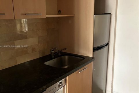 Снять в аренду квартиру в Майами-Бич, Флорида 1 спальня, 40.88м2, № 1951734 - фото 9