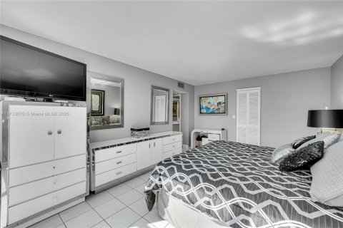 Condo in Hallandale Beach, Florida, 2 bedrooms  № 1465342 - photo 20