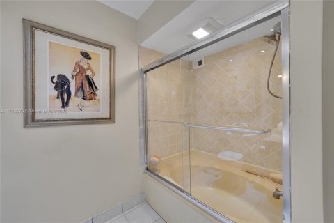 Condo in Hallandale Beach, Florida, 2 bedrooms  № 1465342 - photo 23