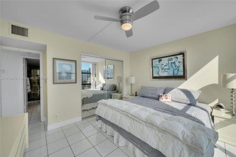 Condo in Hallandale Beach, Florida, 2 bedrooms  № 1465342 - photo 26