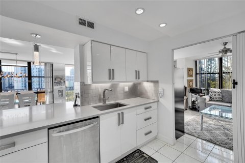 Condo in Hallandale Beach, Florida, 2 bedrooms  № 1465342 - photo 3