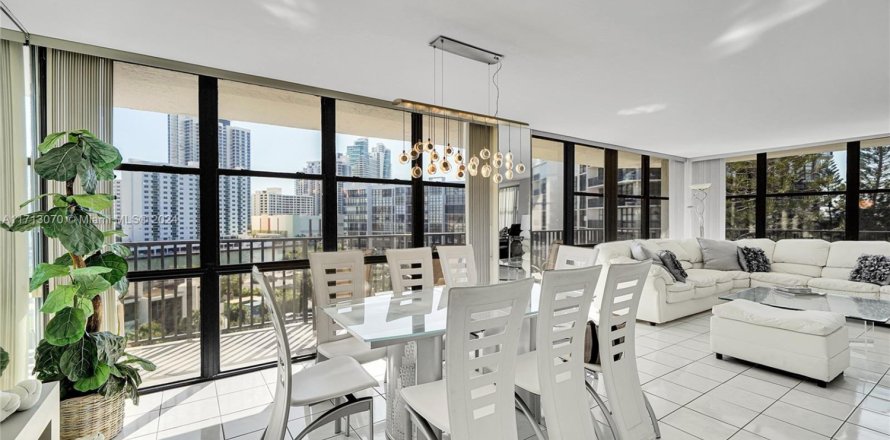 Condo in Hallandale Beach, Florida, 2 bedrooms  № 1465342