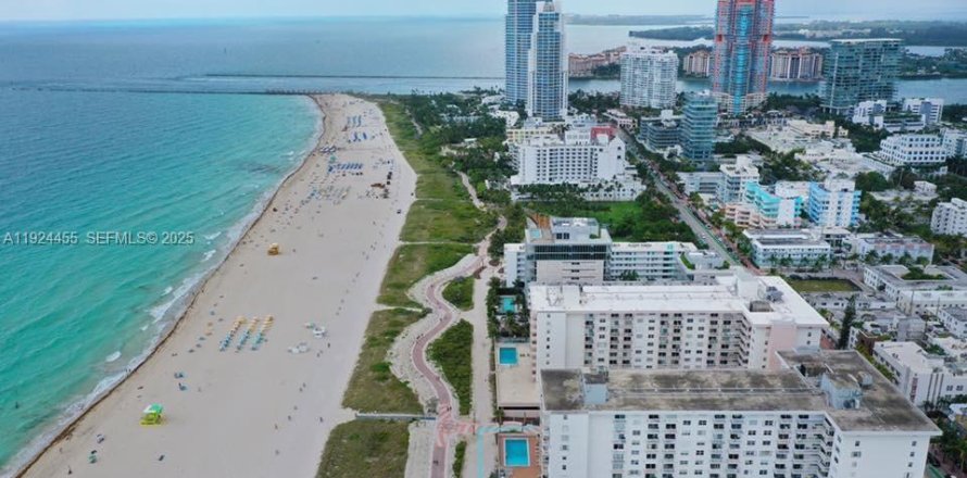 Кондоминиум с 3 спальнями в Майами-Бич, Флорида № 1986569