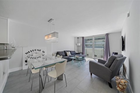 Купить кондоминиум в Майами-Бич, Флорида 3 спальни, 60.94м2, № 1986569 - фото 4